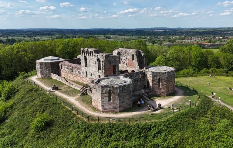 Stafford Castle — średniowieczna przygoda w sercu Anglii.