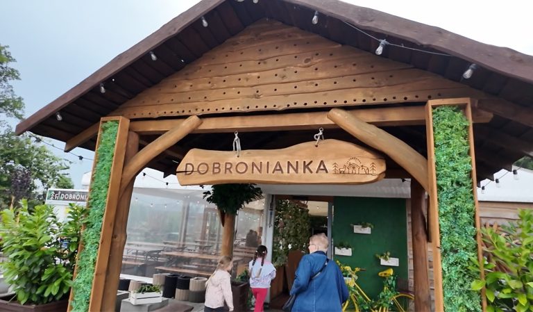Rodzinny dzień w zoo Dobronianka – zwierzęta, zabawa i odrobina przygody.