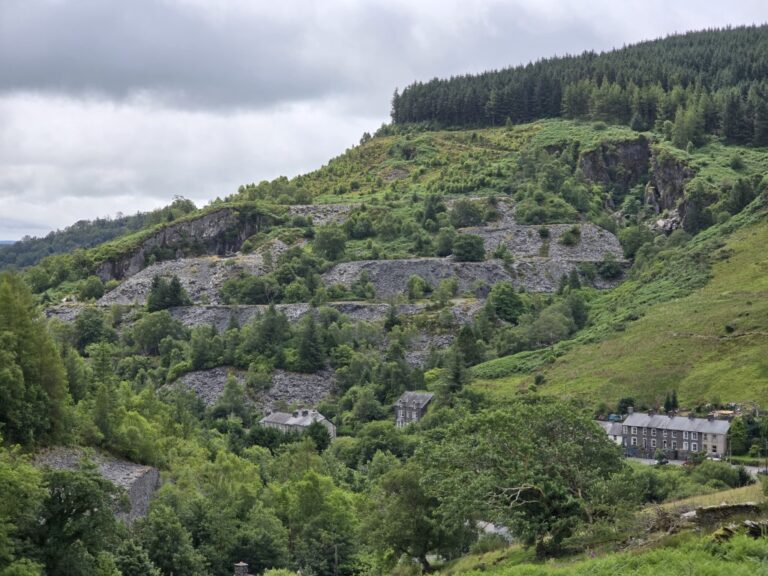 Abercwmeiddaw Slate Quarry i atrakcje Corris.